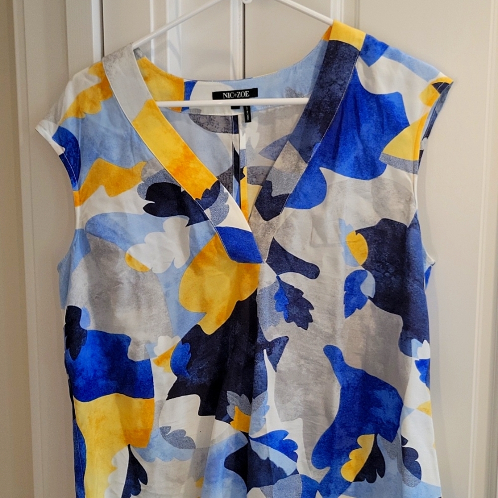 Nic & Zoe floral abstract top in M